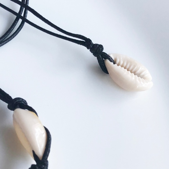 NEW Natural Cowrie Shell Necklace (black rope) - Picture 5 of 6